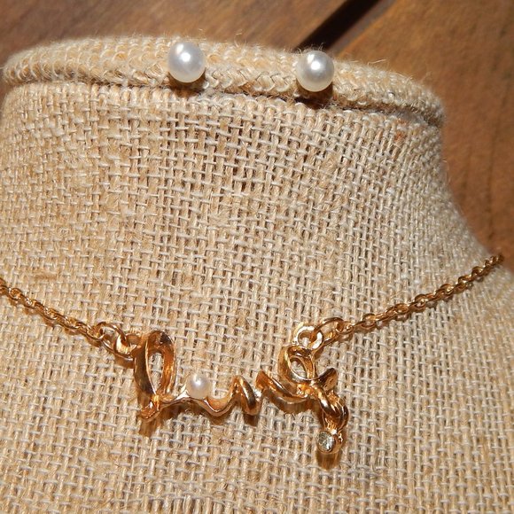 <3  Cursive "Love" w/Pearl for "O" Necklace  <3 - Picture 5 of 7